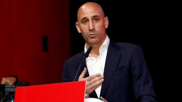 Luis Rubiales suspended by FIFA over Hermoso kiss