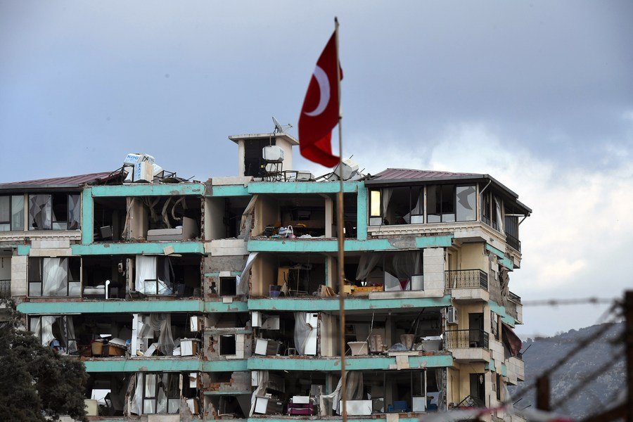 Türkiye delivers policy rate cut amid earthquake recovery