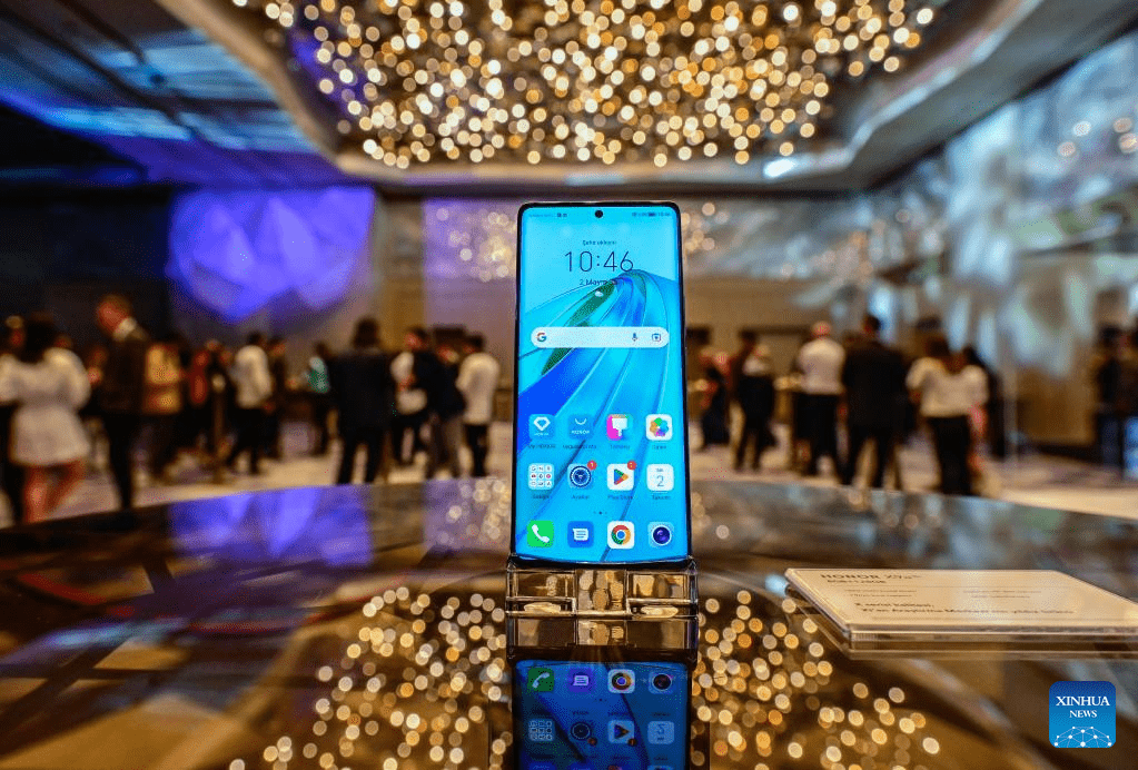 China's Honor unveils new cellphone in Türkiye