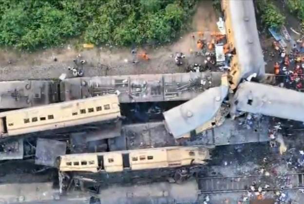 Andhra Pradesh: Deadly India train crash kills 13