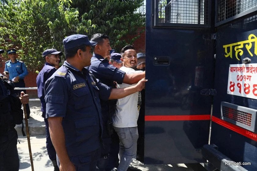 Eight protestors arrested in front of President’s office