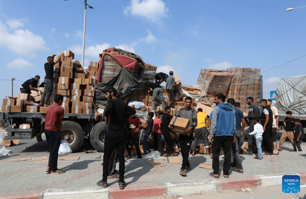 Aid delivery, foreign evacuation continues at Rafah crossing: Egyptian source