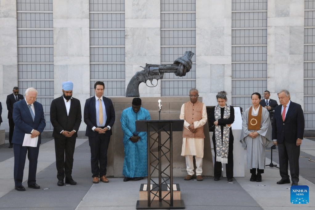 UN holds interfaith moment of prayer for peace