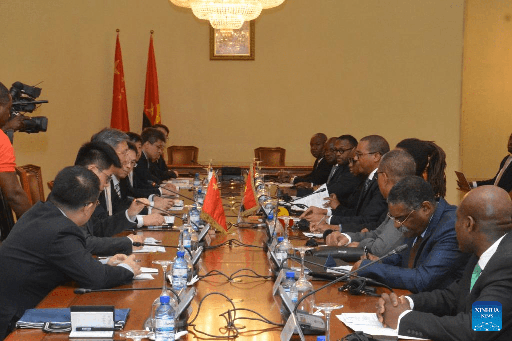 China, Angola hold meeting on economic, trade cooperation