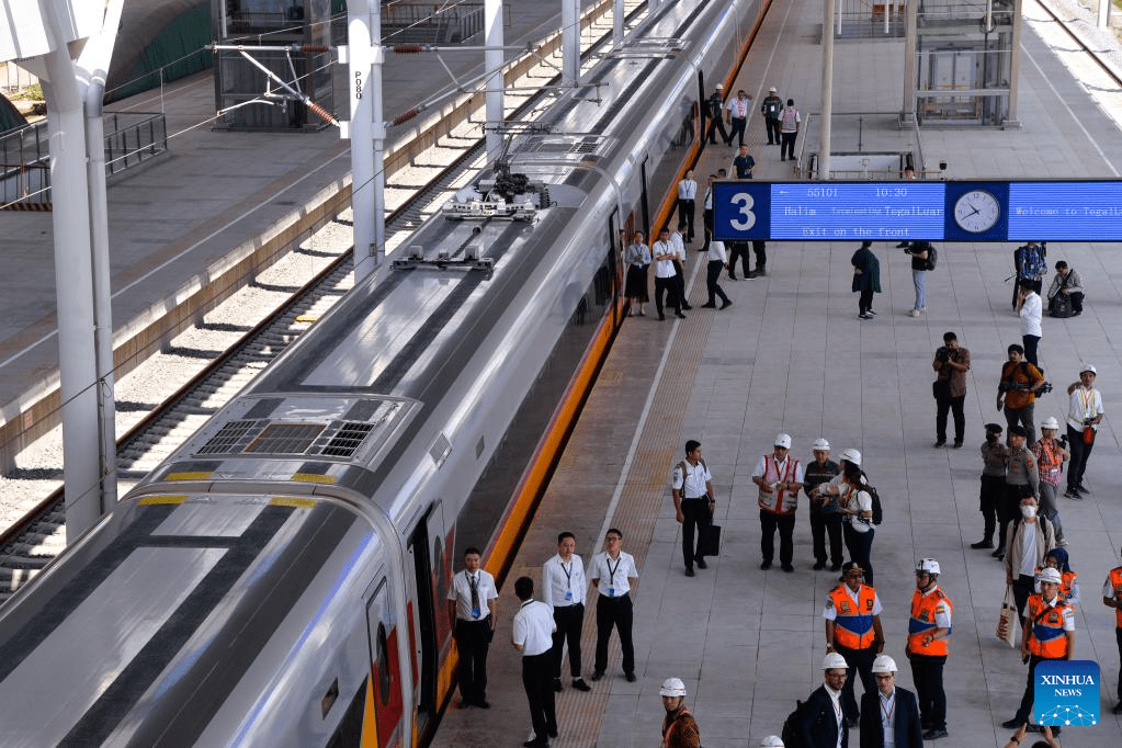 Jakarta-Bandung High-Speed Railway reaches 350 km per hour during joint commissioning, testing