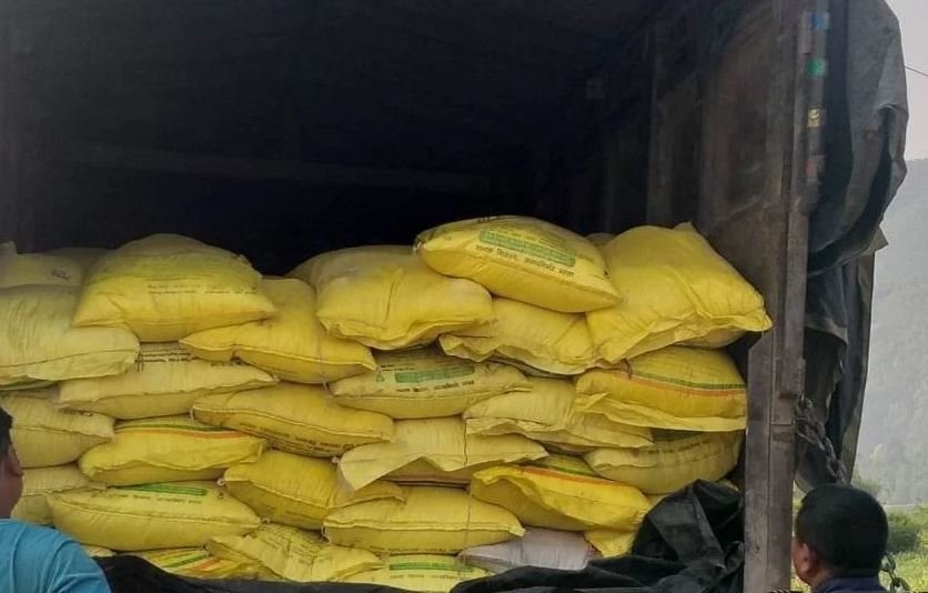 Truck carrying fertilizer to Palpa seized