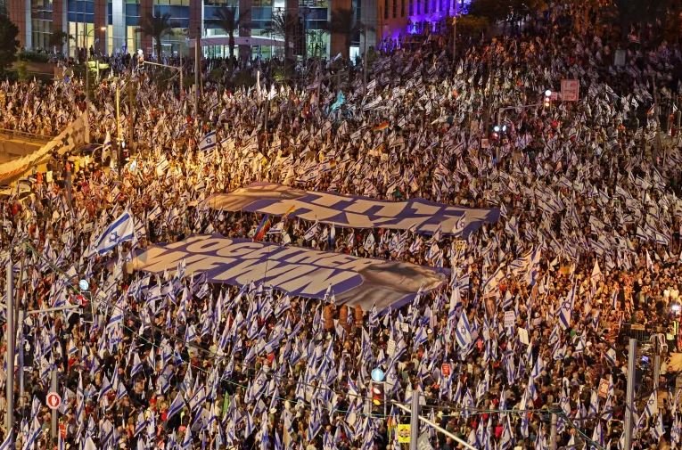 Israelis rally against judicial changes, Palestinian crime deaths