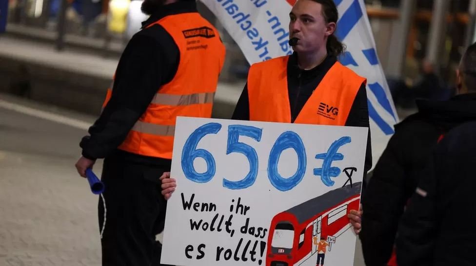 Strike brings Germany's public transport network to halt