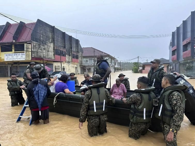 Over 26,000 evacuated as floods hit Malaysia again; 1 dead