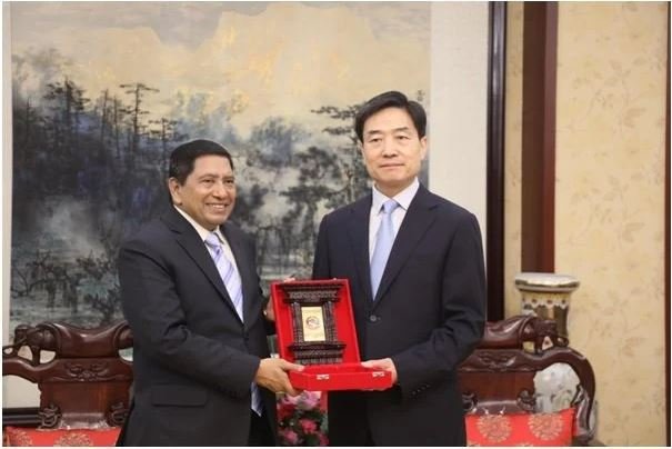 DPM Shrestha, General Secretary of CPC, Sichuan University Committee, Gan, meet