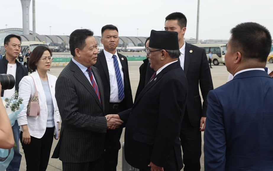 PM Dahal arrives in Chengdu