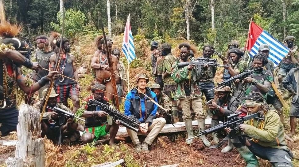 Papua rebels attack soldiers searching for NZ pilot