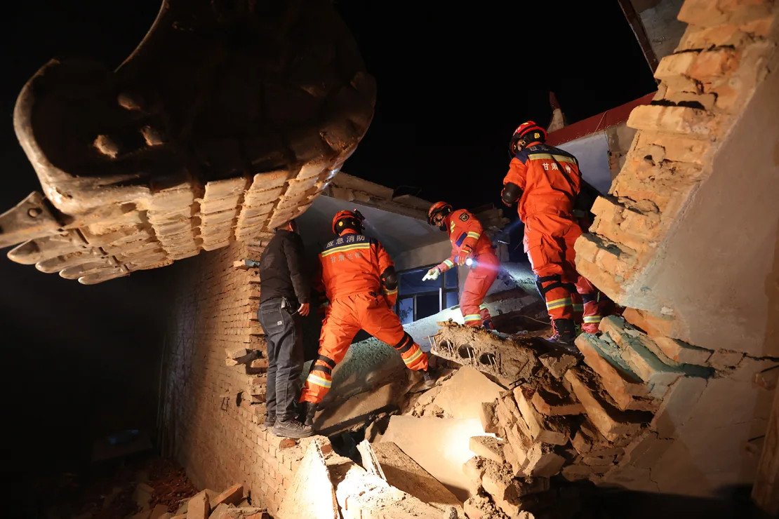 Rescuers in Gansu