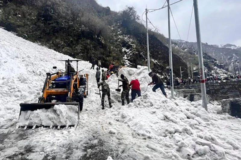 Avalanche in Sikkim claims lives of 3 Nepali nationals and 4 others, more than a dozen injured