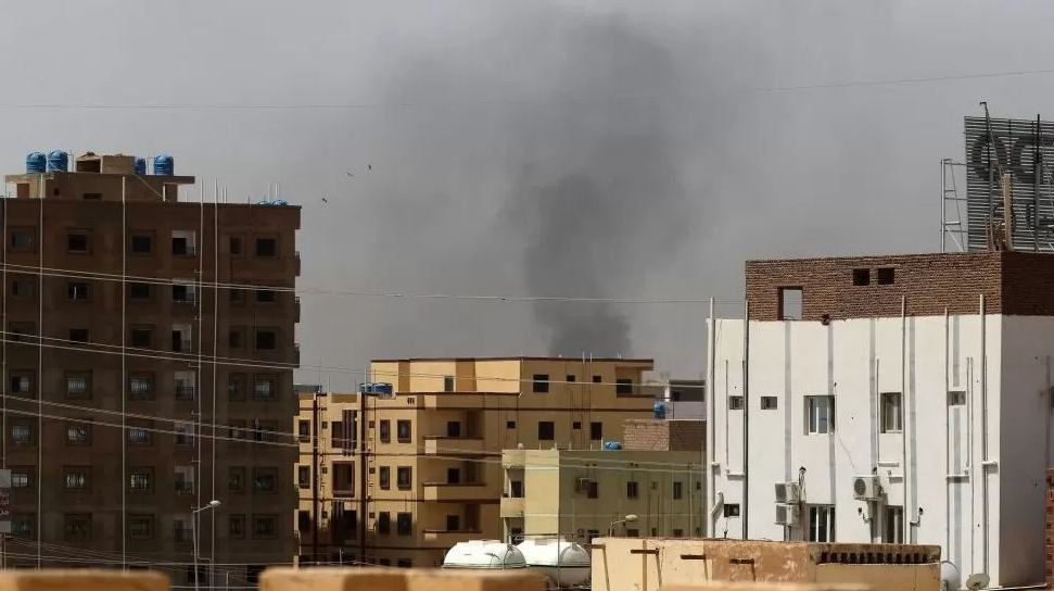 Sudan: Fighting erupts in Khartoum as army and paramilitary force clash