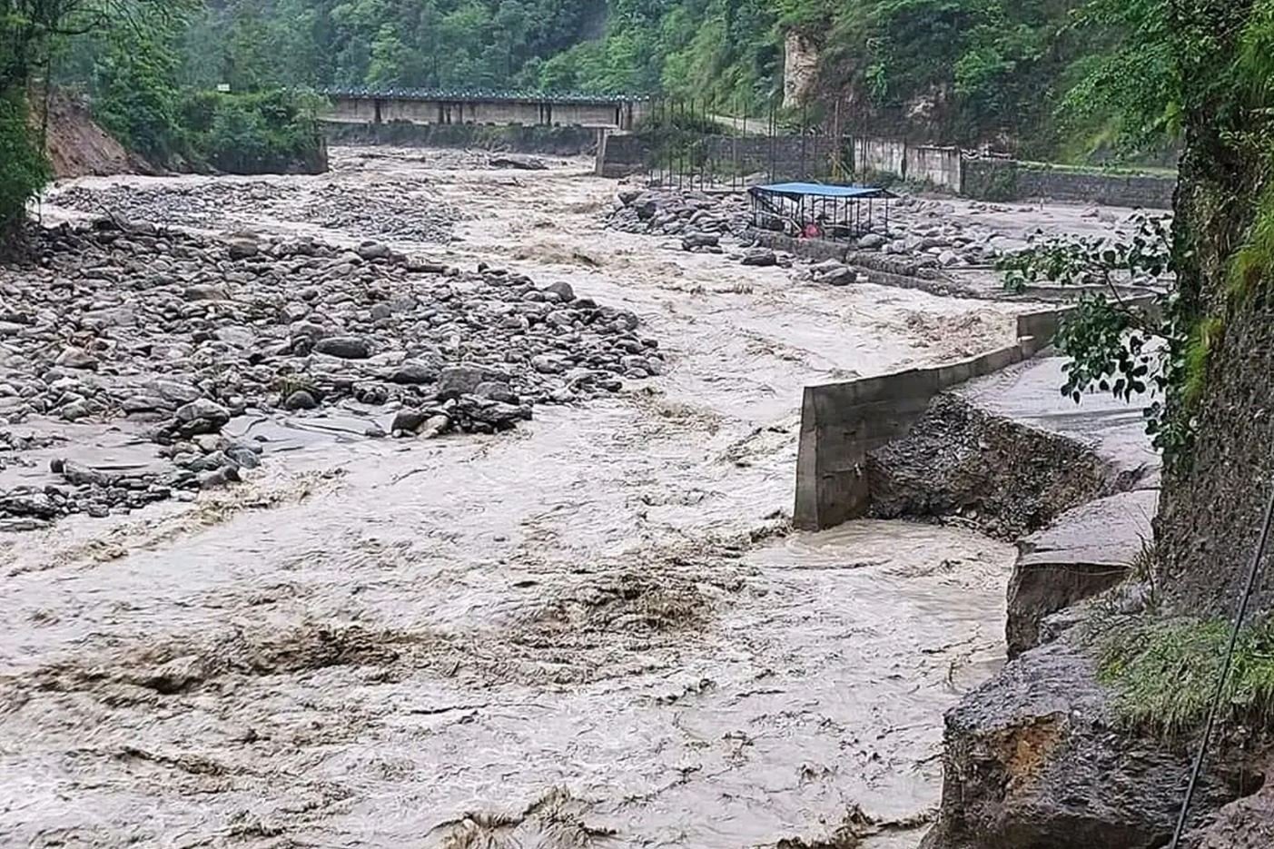 Death toll from Flood-landslide reaches 7, 28 still missing