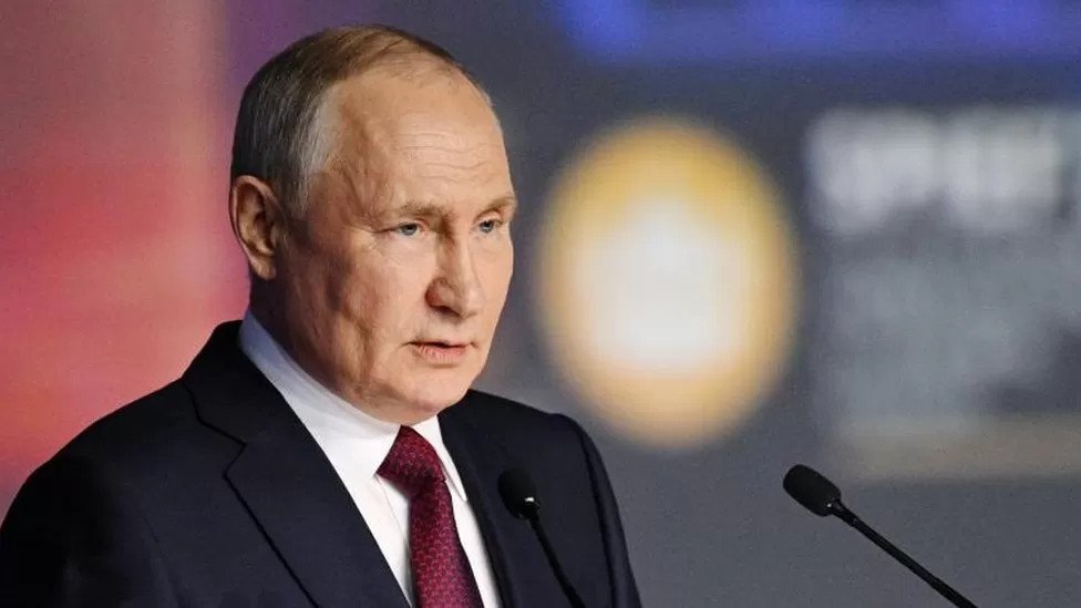 Putin confirms first nuclear weapons moved to Belarus