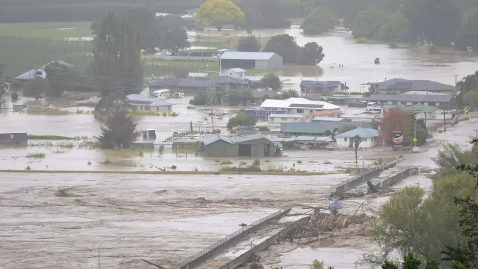 Cyclone Gabrielle: New Zealanders forced to swim to safety in floods