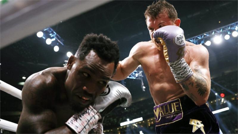 Saul 'Canelo' Alvarez beats Jermell Charlo to defend super-middleweight titles