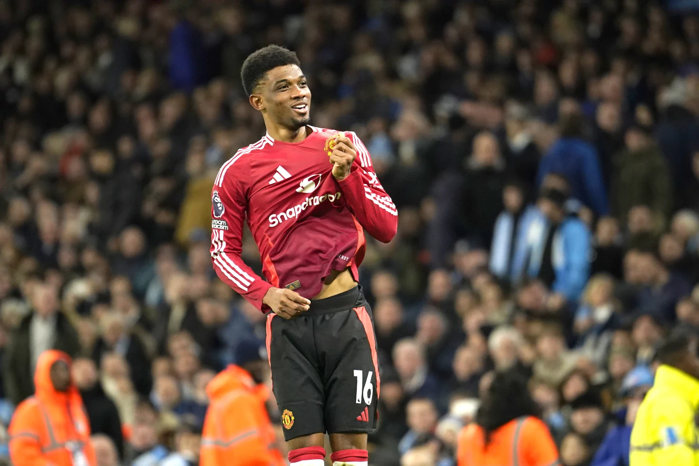 Man United secures stunning late 2-1 comeback win against Man City