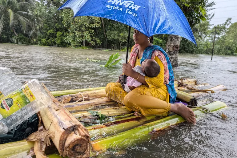 Bangladesh floods leave 71 dead, fears of waterborne disease rise