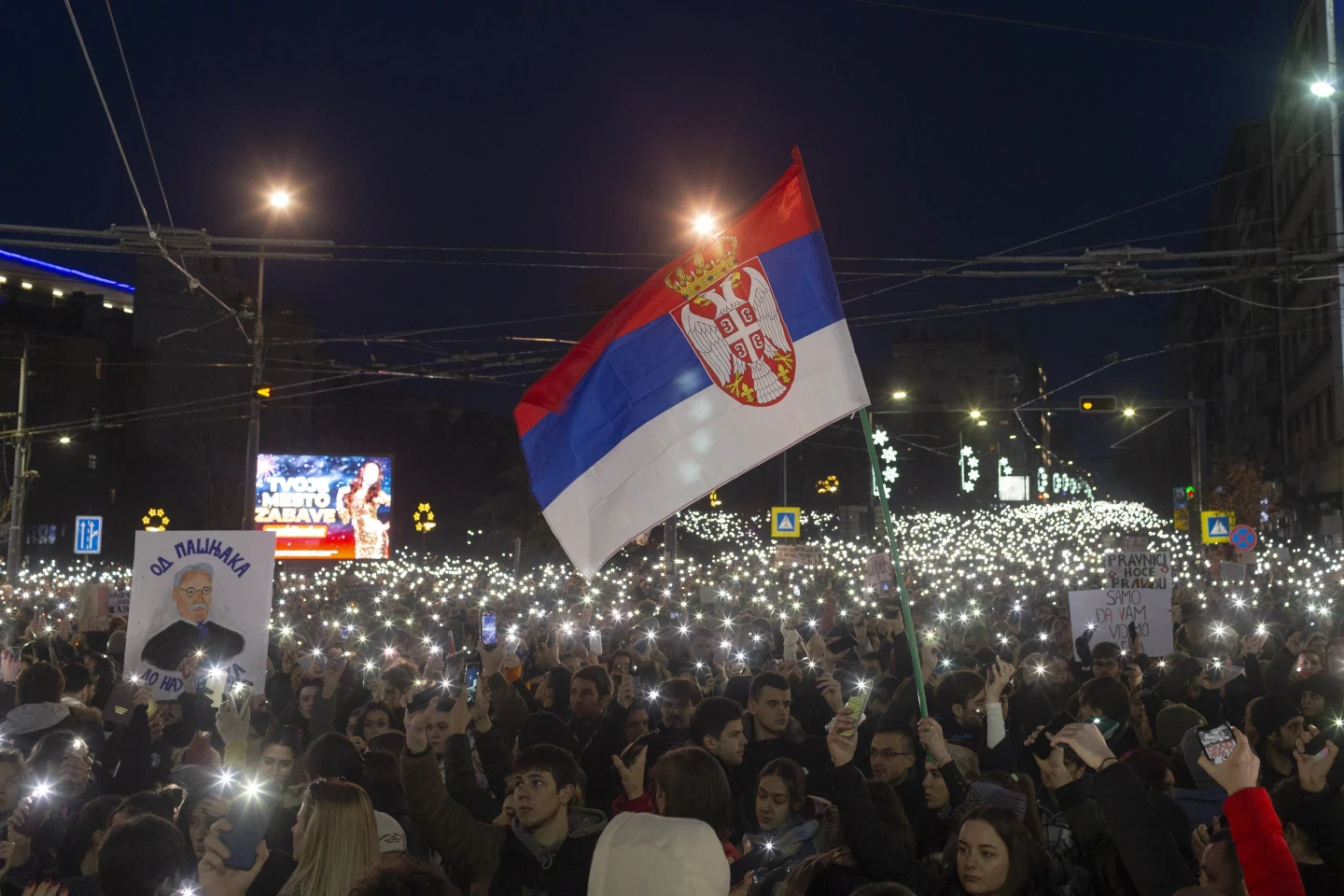 Thousands stream into Belgrade square to protest against populist Serbian leadership