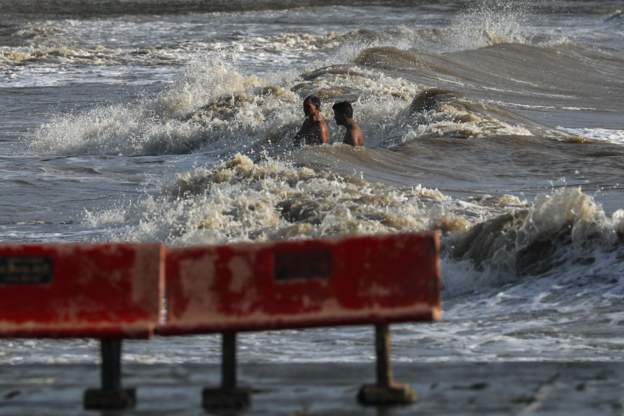 Biparjoy Cyclone: 6 dead in Gujarat, 37 thousand people moved to safety