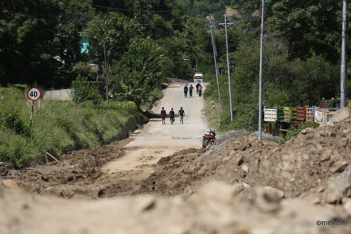 Dry landslide halts traffic resumption on BP Highway