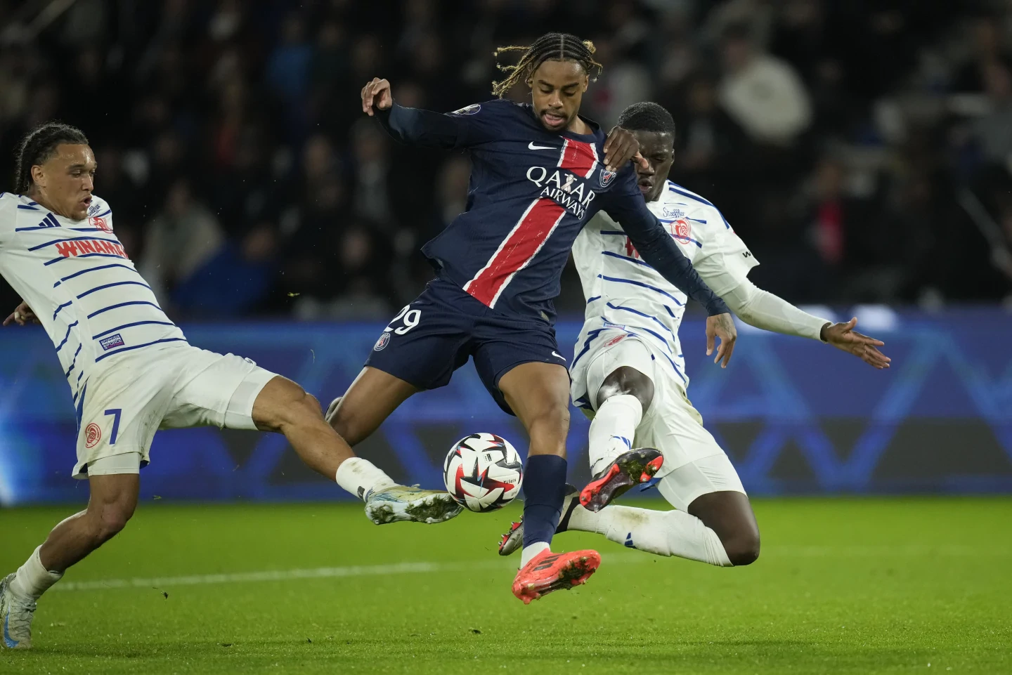 Barcola scores and assists as PSG returns to the top of the French league