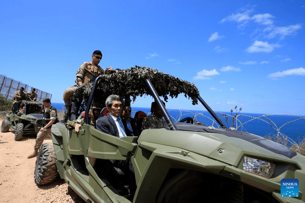 Lebanese army organizes tour along border with Israel for UN representatives