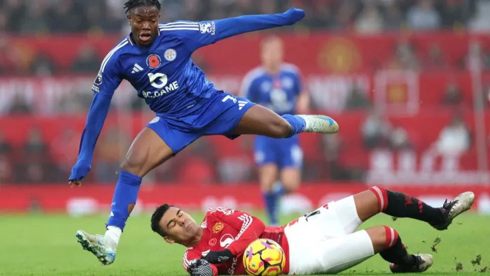 Fernandes shines as Man Utd beat Leicester