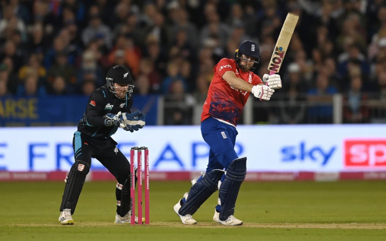 England crush New Zealand in first T20