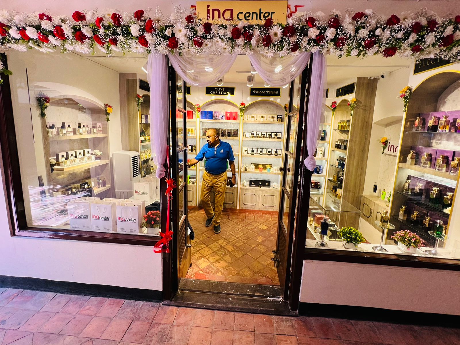 Ina Center opens new outlet