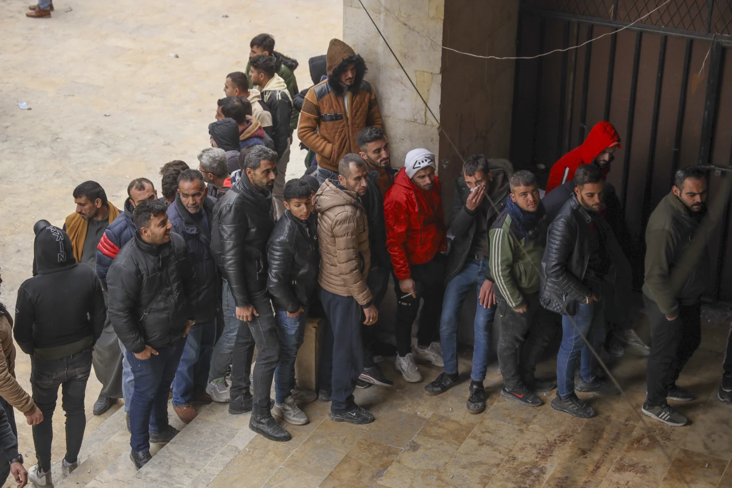 Tension on the streets of Damascus as opposition fighters close in