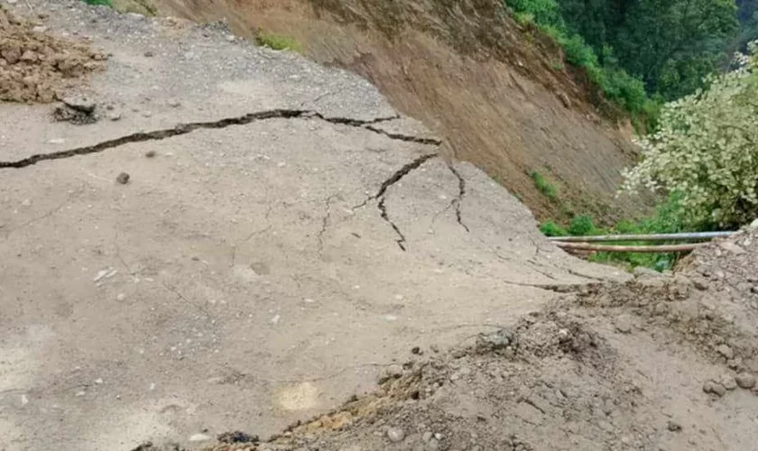 Landslides disrupt Prithvi Highway in Dhading and East-West Highway in Daunne