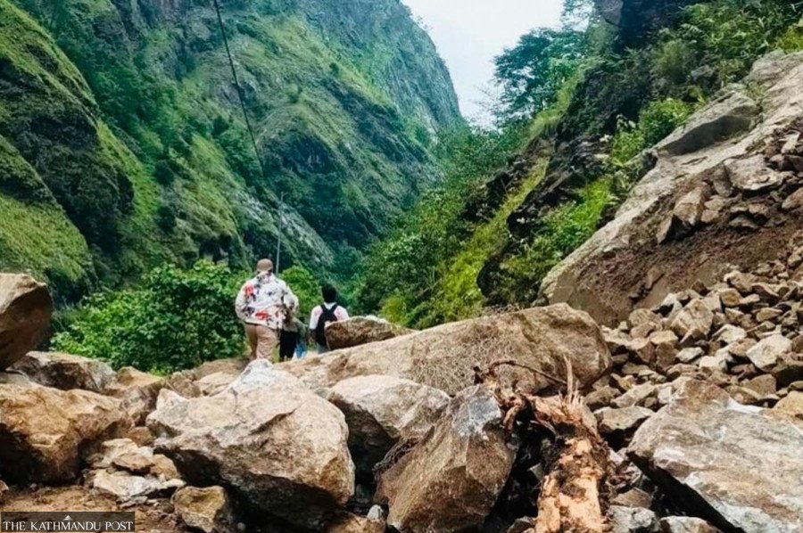 Rainfall blocks road in Daunne again