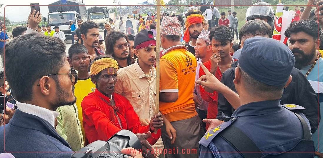 Hinduists return from Tarahara after being stopped by Police