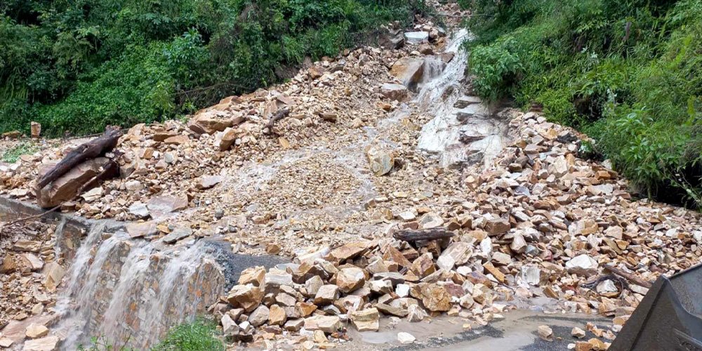 Bensisahar-Chame road obstructed