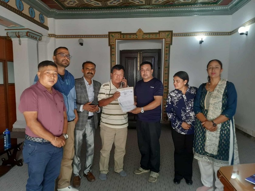 School Staff Council Meets with Education Minister