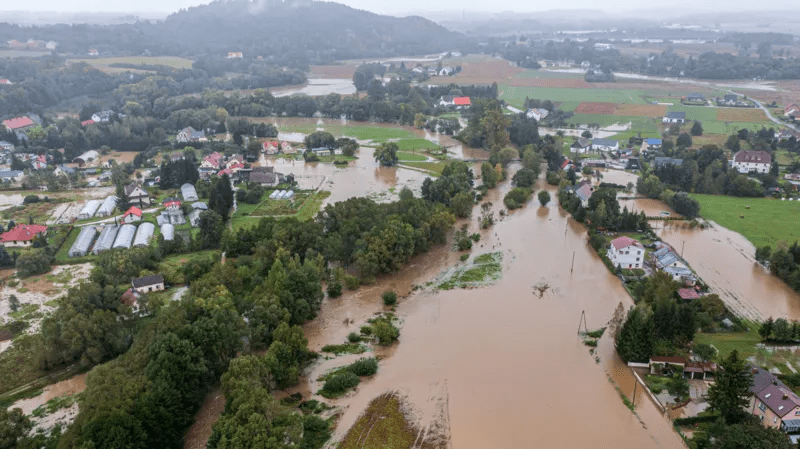 Massive flood wave moving across Europe threaten new areas