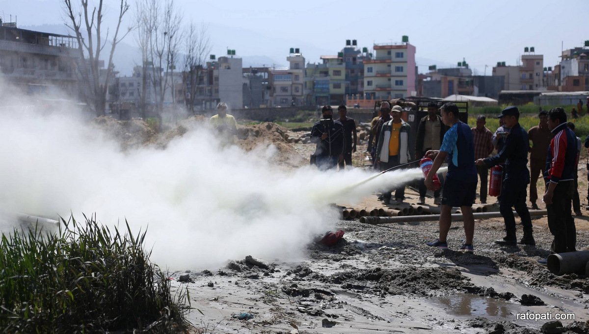 Fire extinguished after gas leak during borehole drilling in Tikathali (photos)