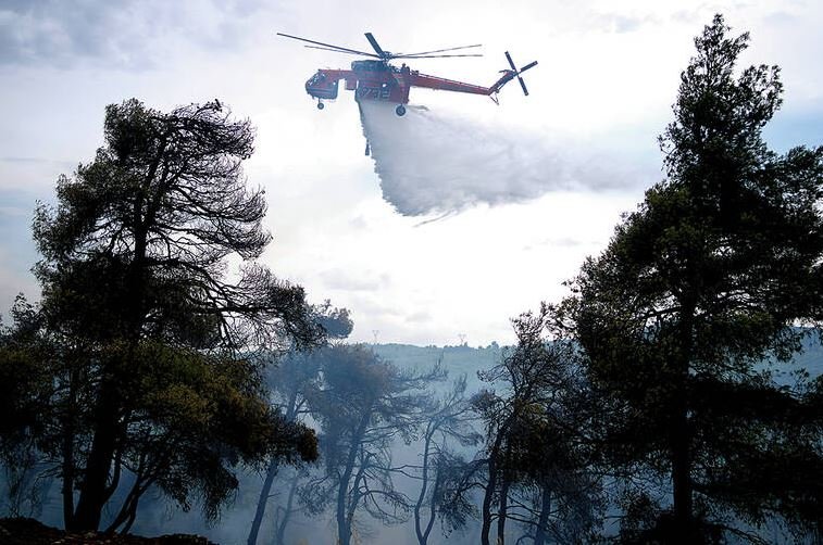 Massive wildfire in northeastern Greece gradually abating, with over 700 firefighters deployed