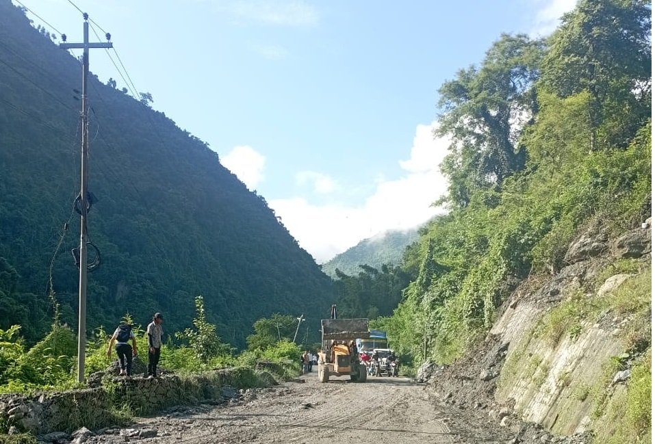 Traffic resumes on Prithvi Highway