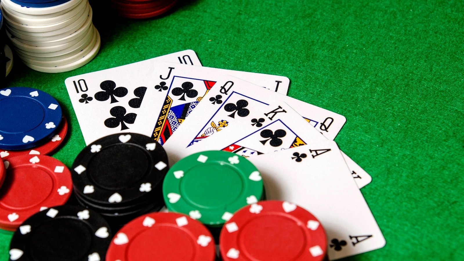 2 in 5 Australian adults gamble weekly: gov't report