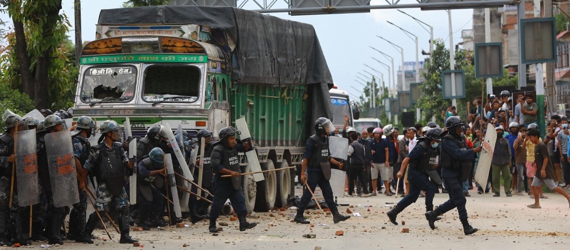 Stone pelting erupts after truck-scooter collision in Gathhaghar