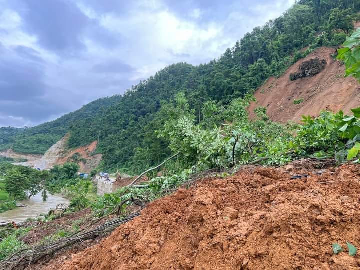 Landslide at Ghansikuwa blocks Prithivi Highway; use of detour advised