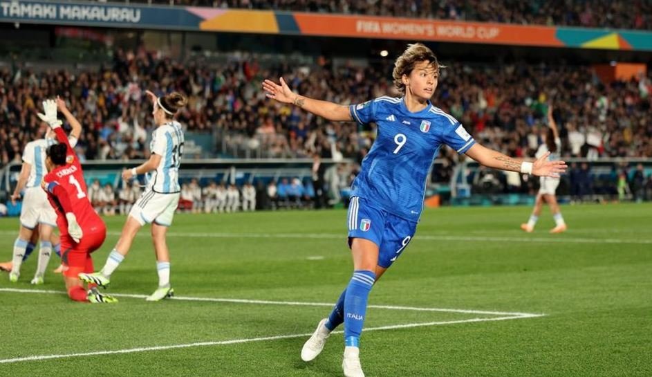 Italy upsets Argentina after late game-winner