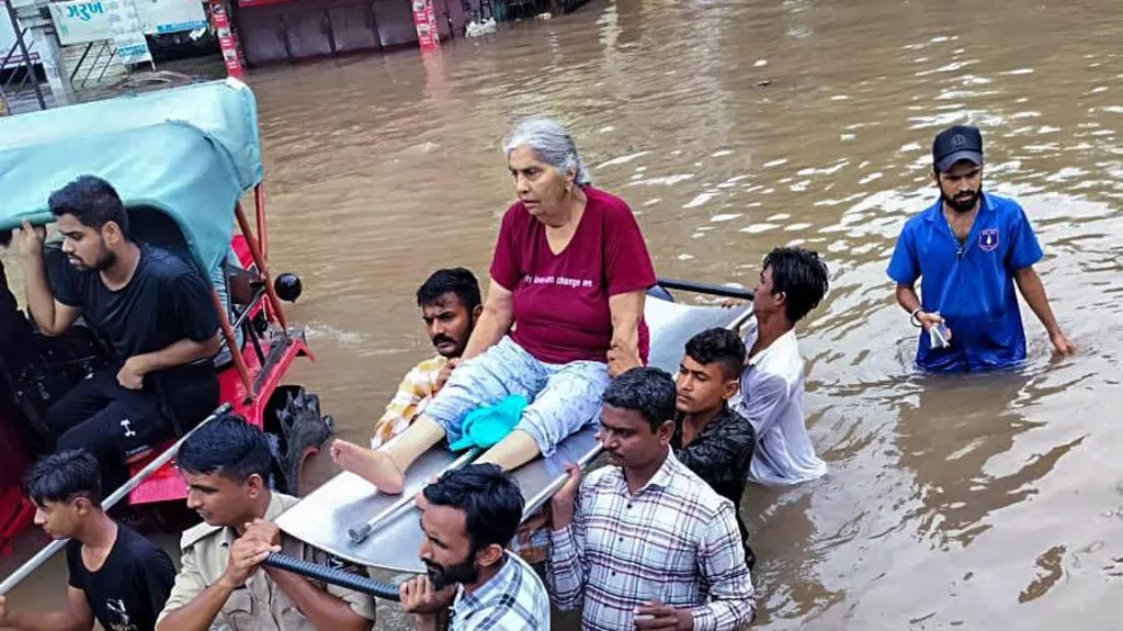 Floods in Indian state kill 28 and displace thousands