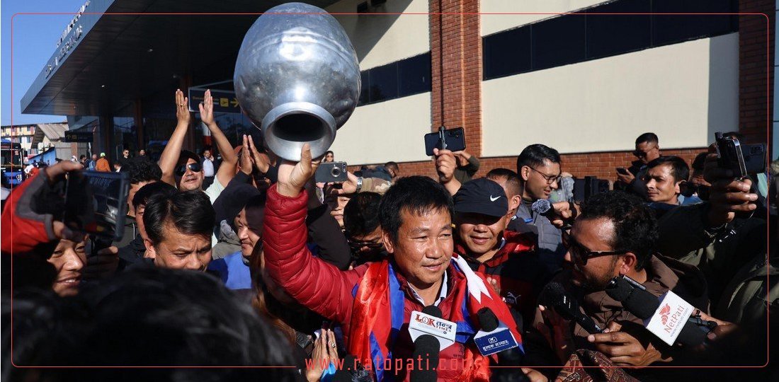 Dharan mayor Sampang visits Kathmandu with vessel to discuss water crisis (photos)