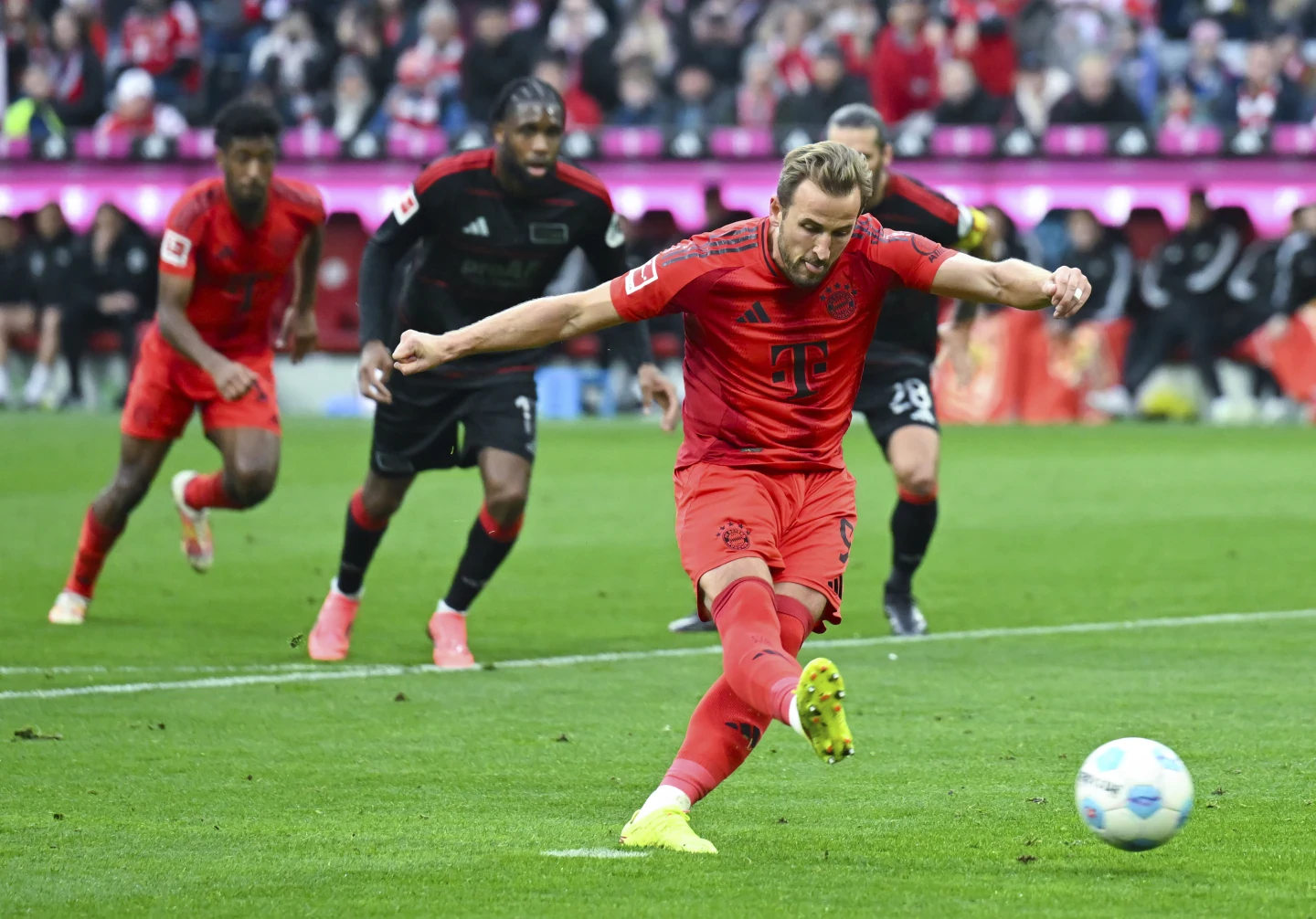 Two goals for Harry Kane as Bayern Munich beats Union Berlin, Frankfurt scores 7